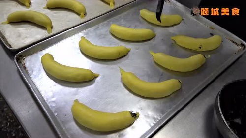 糕点店实拍 香蕉面包的制作过程,造型可爱味道满分的创意美食
